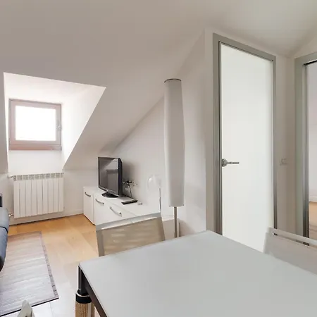 Guesthost - Darsena Bright شقة *