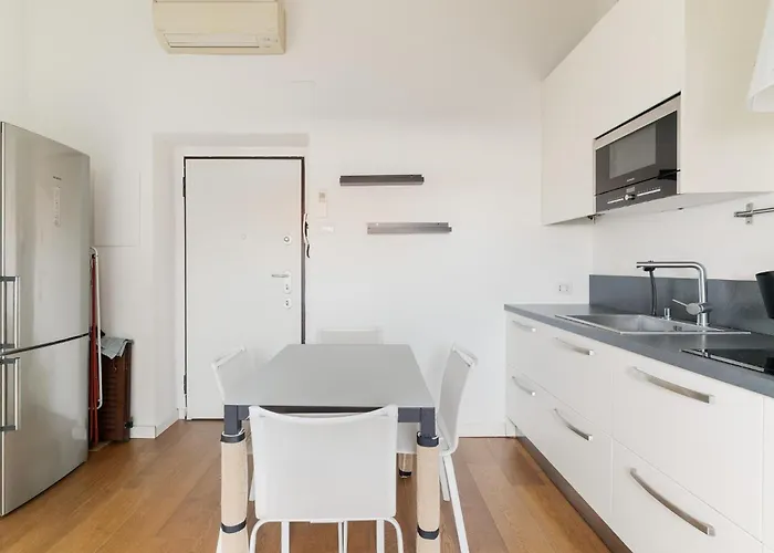 Guesthost - Darsena Bright Appartamento Milano