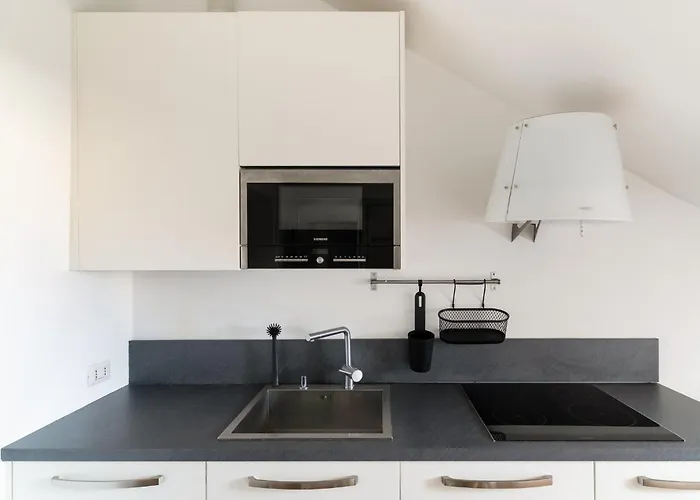 Guesthost - Darsena Bright Appartamento Milano
