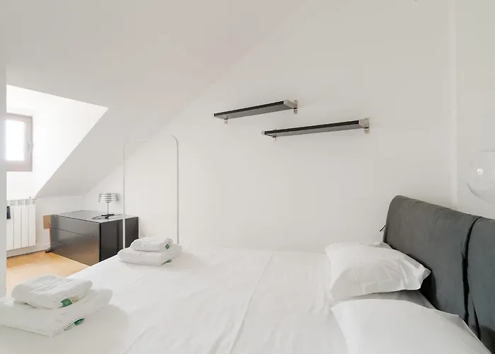Guesthost - Darsena Bright Appartamento Milano