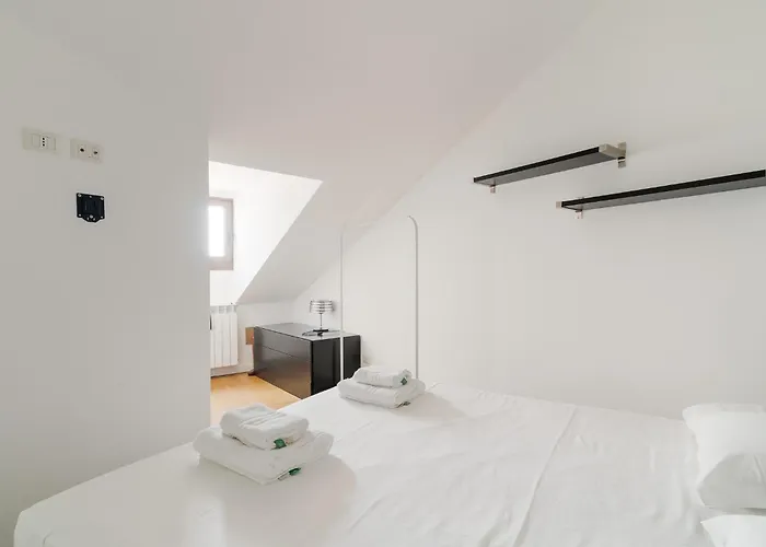 Appartamento Guesthost - Darsena Bright Milano
